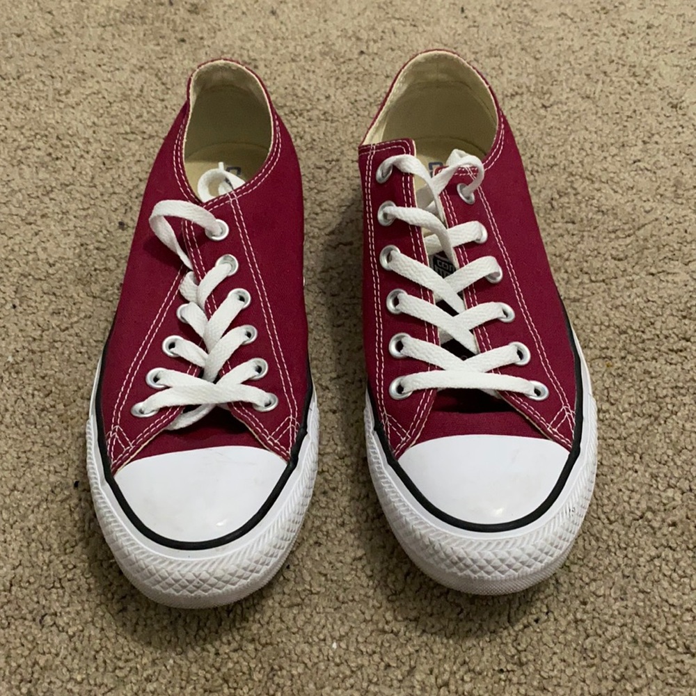 Converse burgundy size: men’s: 7, women’s: 9